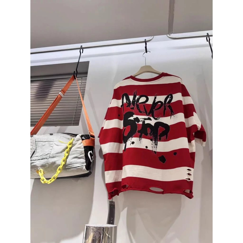 Kaos Oversize Garis Merah Putih Wanita – Tshirt Motif Kartun Lucu, Bahan Nyaman, Kualitas Premium - Gambar 4